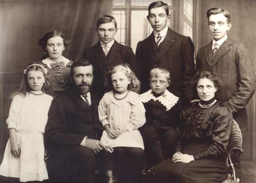 The Gordon Family, Christkirk, circa 1910
