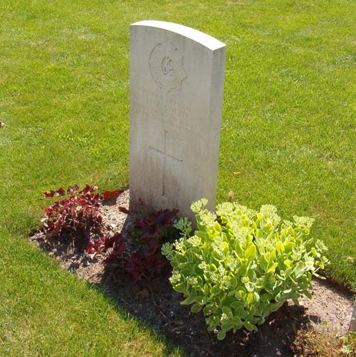 Grave of Pte Harry J Smth