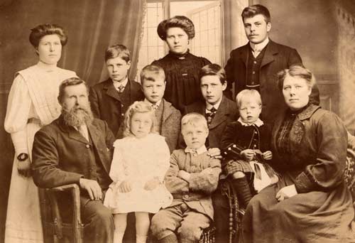 The Milne Family c1907