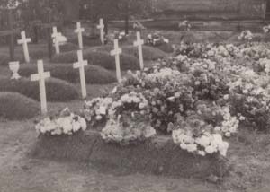 Graves and original markers at Harwell