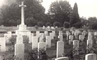 The Cross of Sacfifice at Harwell Cemetery