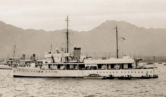 HMS Dragonfly at Hong Kong